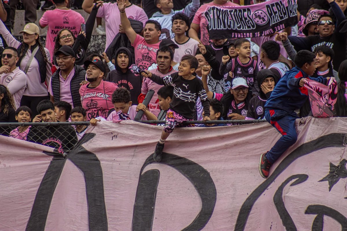 🏟️ Hinchas rosados/rosadas 
⚽️ <a href="/sportboys/">Club Sport Boys Association</a> 3-1 D. Binacional 
📸 Arantza Alva
