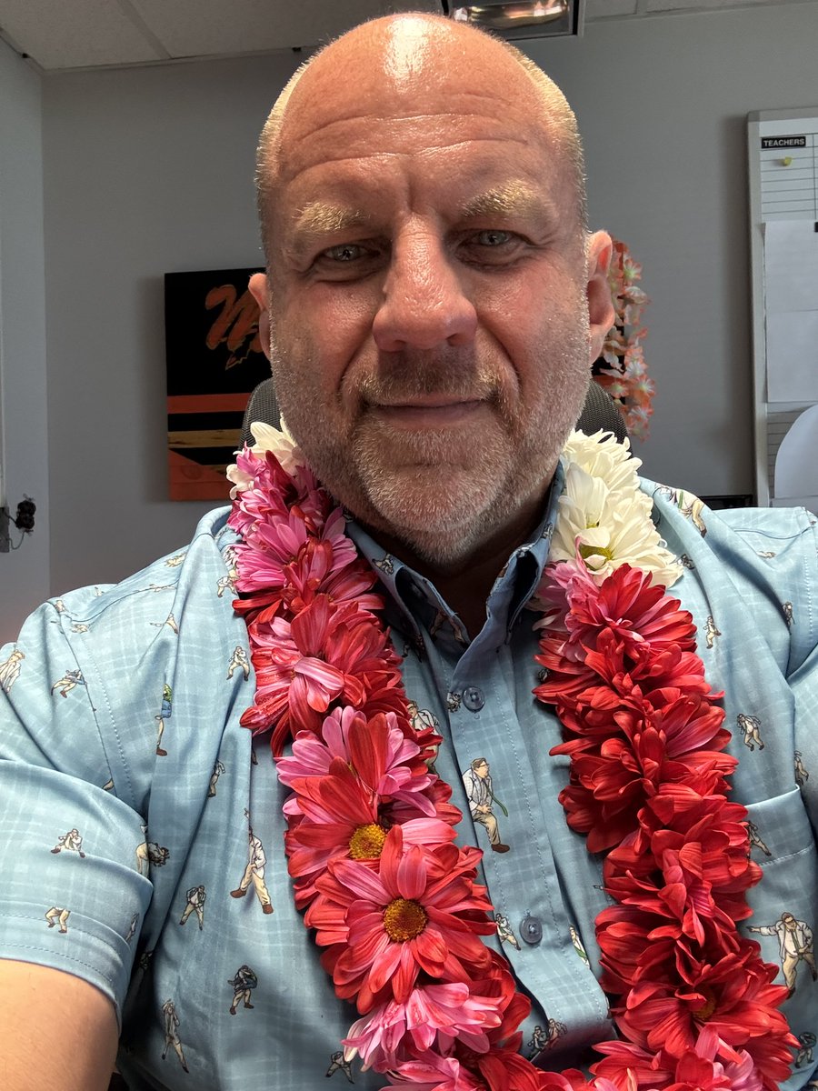 AMAZING handmade gift from a colleague today! 👀 👀 👀 🌺 💐 🌺 Mahalo! <a href="/MohonCSD/">MohonCSD</a>