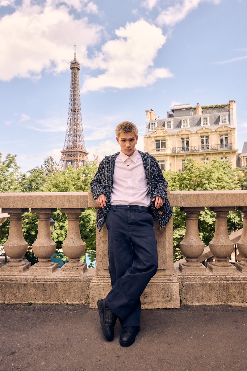 GQThailand's tweet image. #GQStyle สไตล์ของ #โฟร์ทณัฐวรรธน์ @tawattannn ที่กรุงปารีส ก่อนเตรียมตัวเพื่อชมโชว์คอลเล็กชั่น Louis Vuitton Men’s Spring-Summer 2026 ที่จะเกิดขึ้นในวันที่ 25 มิ.ย. 1.00น. ตามเวลาประเทศไทย 

#GQ #GQThailand #LouisVuitton #LVMenSS26
#FourthNattawat