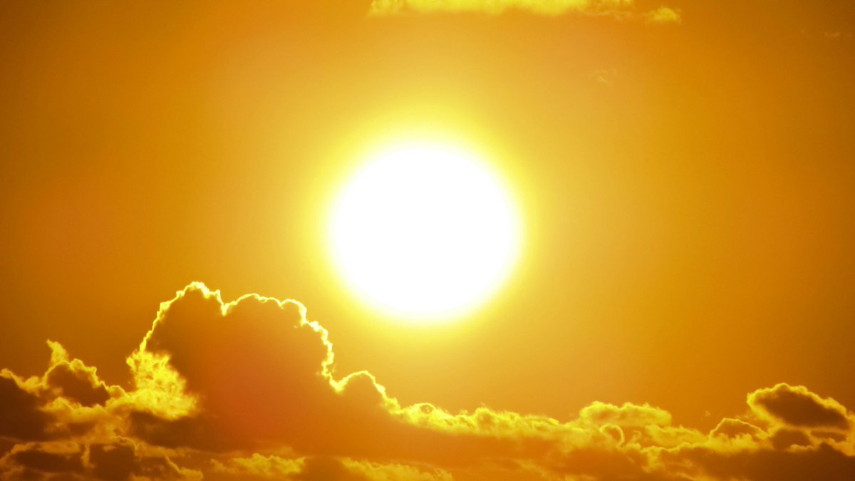 AutioApp's tweet image. In Fairbanks, Alaska, the longest day of the year brings nearly 24 hours of sunlight, perfect conditions for the legendary Midnight Sun Baseball Game.
🌞 Listen to the full story and soak in the magic of this sun-filled celebration in the Autio app.