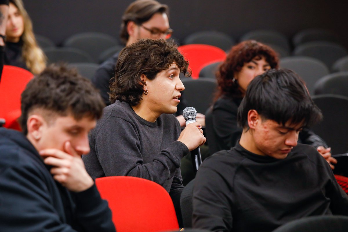 🧠✨ 1er Seminario 2025 | “Diálogos sobre el trauma: marcos comprensivos y abordajes clínicos”
La Escuela de Psicología UDP realizó su primer seminario del año.

psicologia.udp.cl 📸