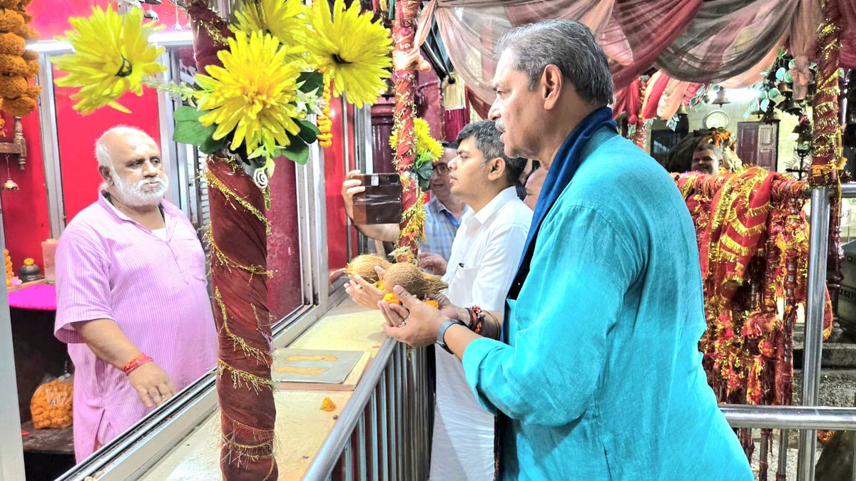 rohitchandrabjp's tweet photo. आज पटना में उड़ीसा के माननीय उप मुख्यमंत्री श्री @KVSinghDeo1 जी के साथ पावन पटन देवी मंदिर में माँ के दर्शन का सौभाग्य प्राप्त हुआ। 

जय माता दी

#Patna #PatanDevi #KaranDevSingh #SpiritualJourney #जय_माता_दी https://t.co/M0wHGwDrBe