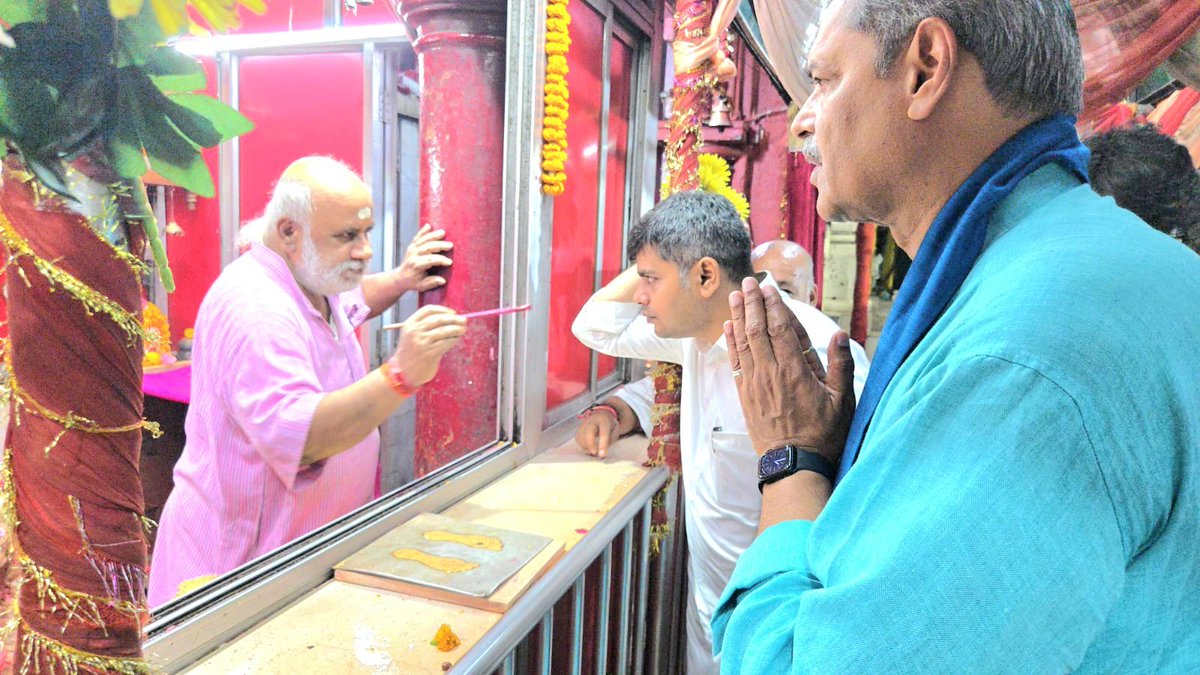 rohitchandrabjp's tweet photo. आज पटना में उड़ीसा के माननीय उप मुख्यमंत्री श्री @KVSinghDeo1 जी के साथ पावन पटन देवी मंदिर में माँ के दर्शन का सौभाग्य प्राप्त हुआ। 

जय माता दी

#Patna #PatanDevi #KaranDevSingh #SpiritualJourney #जय_माता_दी https://t.co/M0wHGwDrBe