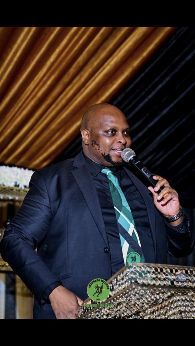 azania1023's tweet photo. We stand with Floyd against being bullied by Sizwe Dhlomo since last Thursday.

Sizwe doesn’t know limits, a minimum 3 tweets a day since Thursday have been about criticising Floyd and Floyd has been quiet until he couldn’t take it no more. https://t.co/k6IKFQFnN3