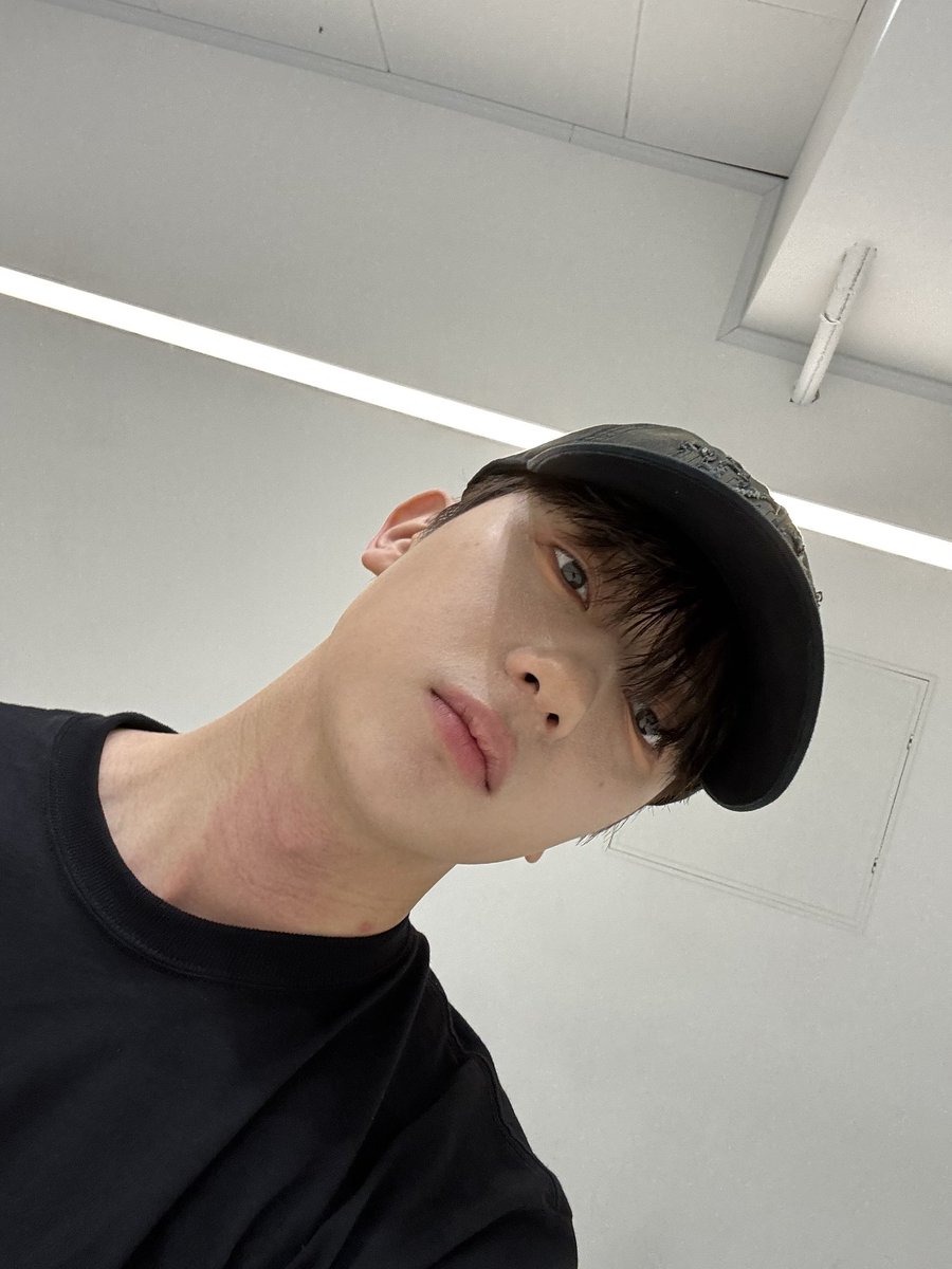 OmegaX_members's tweet photo. [#OX]

하루 마무리 중

#OMEGA_X #오메가엑스
#예찬 #YECHAN https://t.co/sSm1bRabwG