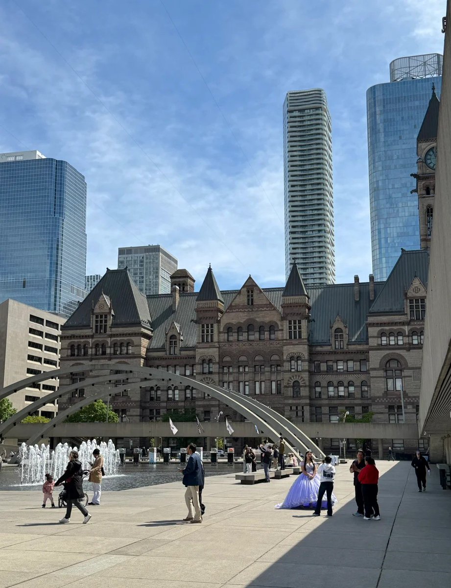 icannotbelieb's tweet image. It’s hard not to fall in love with sunny days in Toronto❤️🇨🇦