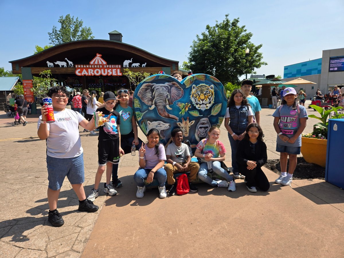 FrontierSchools's tweet image. Our #FSIMiddle Tigers had a great time at the @KansasCityZoo last Friday! 🐯🦓🦒🐘

What an exciting day full of learning and adventure!
#SummerAtFrontier