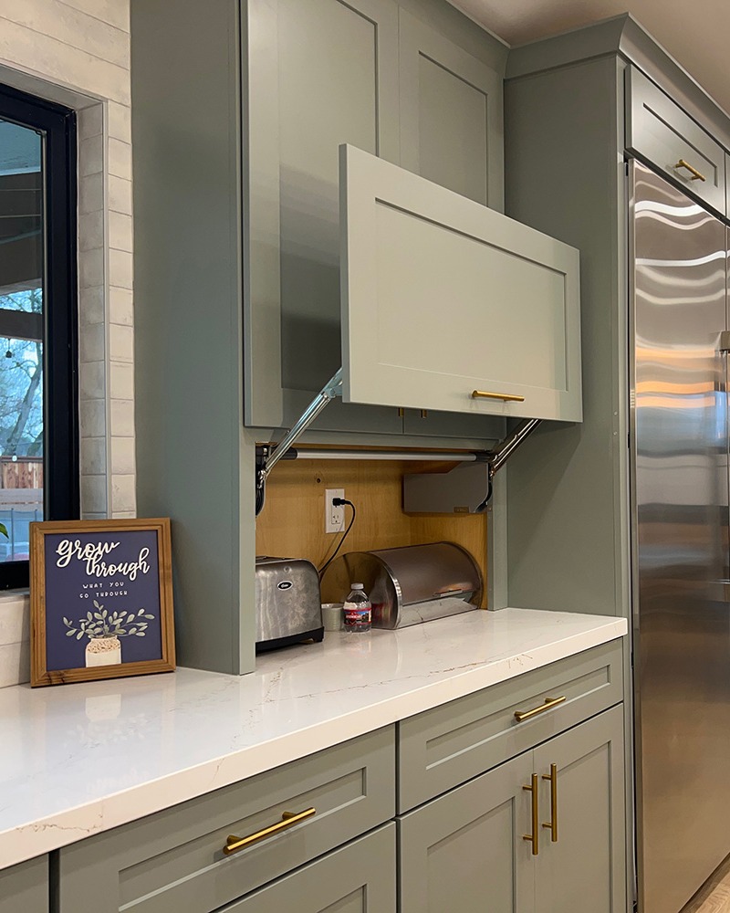 Keep your counters clear and clutter free by utilizing an appliance garage.​

Your next big idea starts here—see the gallery at the link in bio!

#ThomasvilleCabinetry #KitchenDesign #KitchenInspo #DreamKitchen #ModernKitchen  #InteriorDesign #HomeDecor