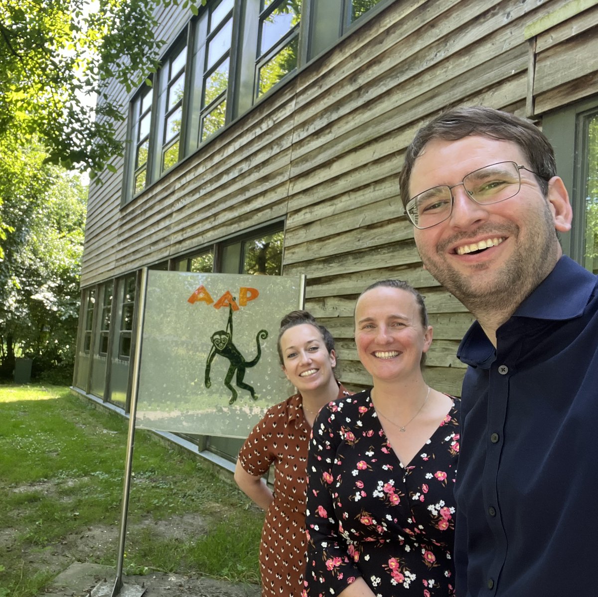 Hartelijk dank aan wethouder <a href="/RNBarker/">Robert Barker</a> van #DenHaag voor zijn bezoek aan AAP in Almere! We hebben ons werk toegelicht, en gesproken over de cruciale rol die gemeenten spelen bij de bescherming van dierenwelzijn in NL &amp; EU en over het belang van #positieflijsten voor huisdieren.