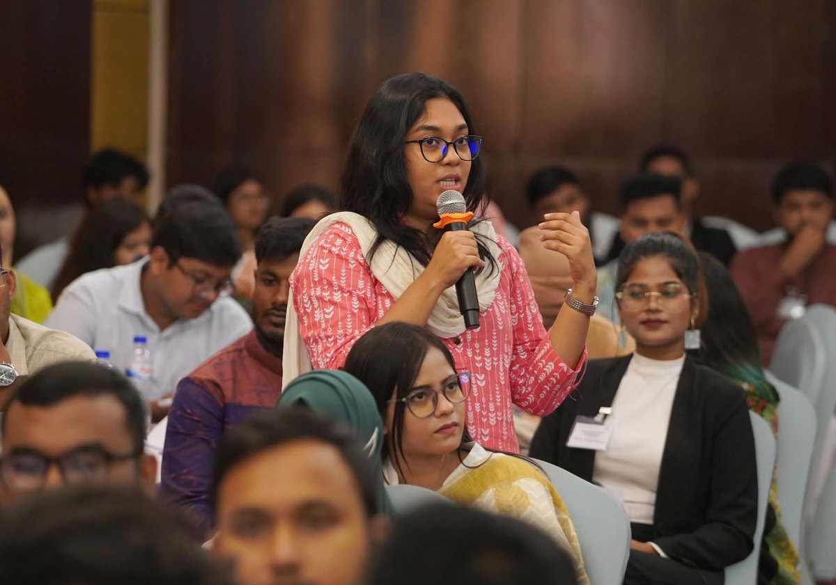 BDHCLondon's tweet image. 100 young Bangladeshis are taking part in our workshop to better understand the values of the @commonwealthsec Charter. They are exploring how @commonwealthsec values democracy and human rights, can guide their work in communities.