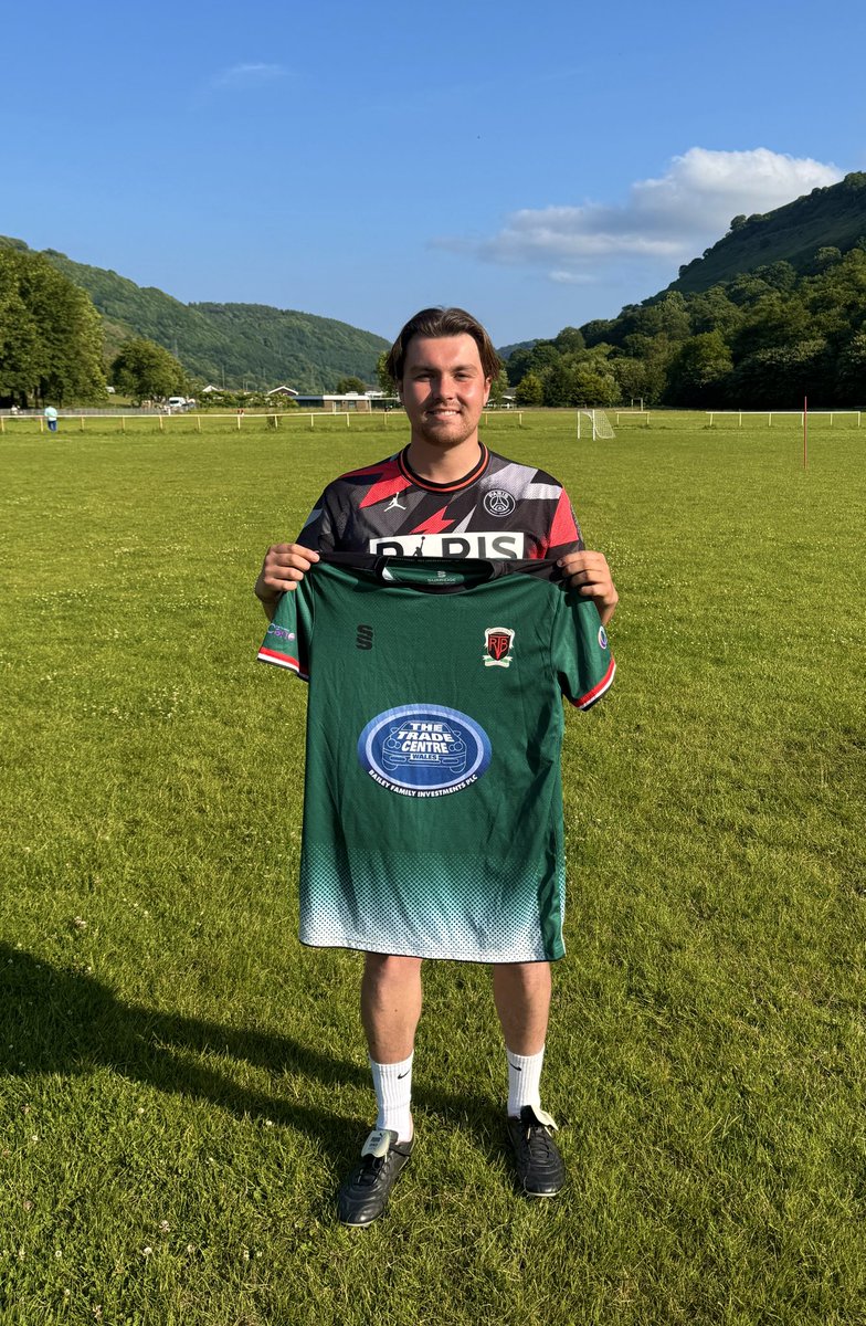 ✍🏼🚨| NEW SIGNING

We’re thrilled to announce the signing of Harrie Griffiths.

Harrie is an extremely hard-working, technically gifted player with exquisite range of passing &amp; superb leadership qualities.

Welcome to the club, Harrie! We’re delighted to have you on board! ⚽️💚