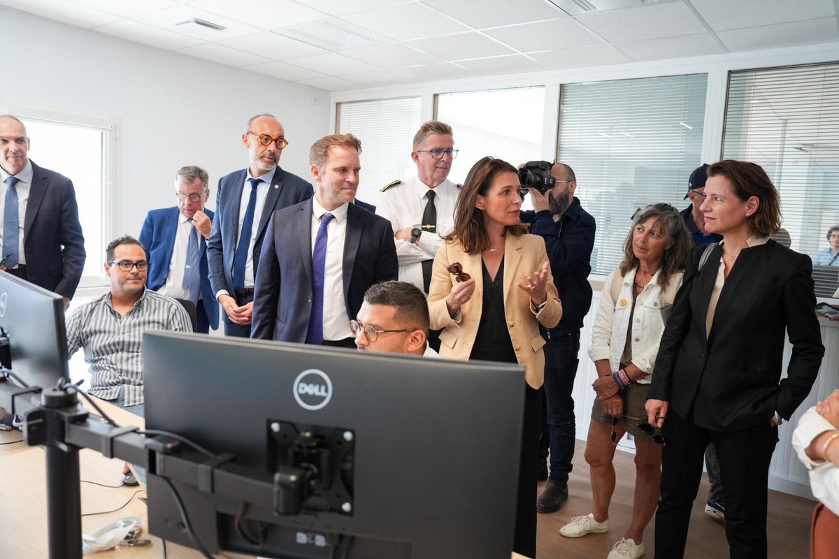 ENGIE Newsroom (@engienewsroom) on Twitter photo Visite du parc éolien en mer d’Yeu Noirmoutier avec <a href="/FerracciMarc/">Marc Ferracci</a>, Ministre chargé de l’Industrie et de l'Énergie, <a href="/C_MORANCAIS/">Christelle MORANÇAIS</a>, présidente <a href="/paysdelaloire/">Pays de la Loire</a> & <a href="/cathmacgregor/">Catherine MacGregor</a> 
🇫🇷 Un projet clé pour accélérer la transition énergétique 
➡️61 éoliennes pour alimenter 800 000 personnes Visite du parc éolien en mer d’Yeu Noirmoutier avec <a href="/FerracciMarc/">Marc Ferracci</a>, Ministre chargé de l’Industrie et de l'Énergie, <a href="/C_MORANCAIS/">Christelle MORANÇAIS</a>, présidente <a href="/paysdelaloire/">Pays de la Loire</a> & <a href="/cathmacgregor/">Catherine MacGregor</a> 
🇫🇷 Un projet clé pour accélérer la transition énergétique 
➡️61 éoliennes pour alimenter 800 000 personnes