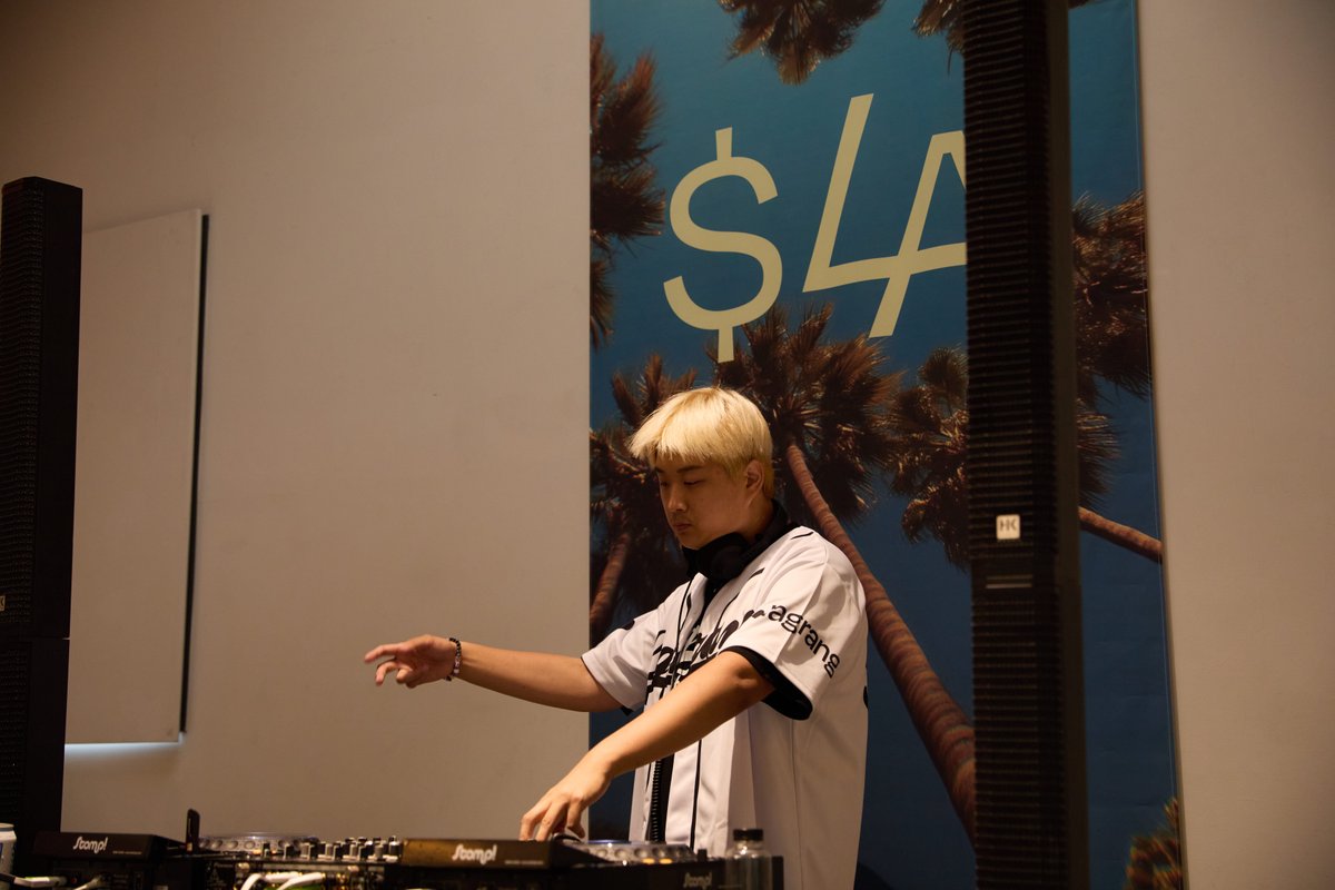 🔊DJ on rotation

One DJ, three sessions, <a href="/e_noch_ii/">ENOCHii / WEB3 DJ KOL ∞ KIN 🌊RIVER</a> kept the energy steady throughout!

Even better: he’s part of the Lagrange community in Korea.