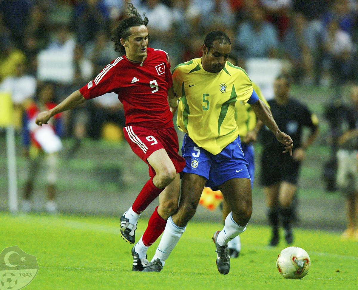 A Millî Takımımız, 23 Haziran 2003 tarihinde FIFA Konfederasyonlar Kupası maçında Brezilya'yla karşılaştı. A Millî Takımımız sahadan 2-2 beraberlikle ayrılırken gollerimizi Gökdeniz Karadeniz ve Okan Yılmaz kaydetti. 🇹🇷

#BizimÇocuklar