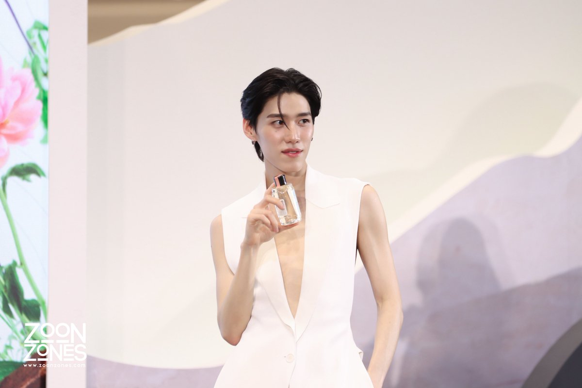 “JOURNAL” สร้างปรากฏการณ์ครั้งใหญ่ให้กับวงการความหอม!

ประกาศเปิดตัว “พีพี กฤษฏ์” ขึ้นแท่นพรีเซ็นเตอร์คนใหม่ของผลิตภัณฑ์ “JOURNAL Body Oil” 

#JOURNALBODYOILXPPKrit
#JournalBodyOil #PPKritt 
#ผิวนุ่มหอมพลังดึงดูดสูง
#MagneticAttraction