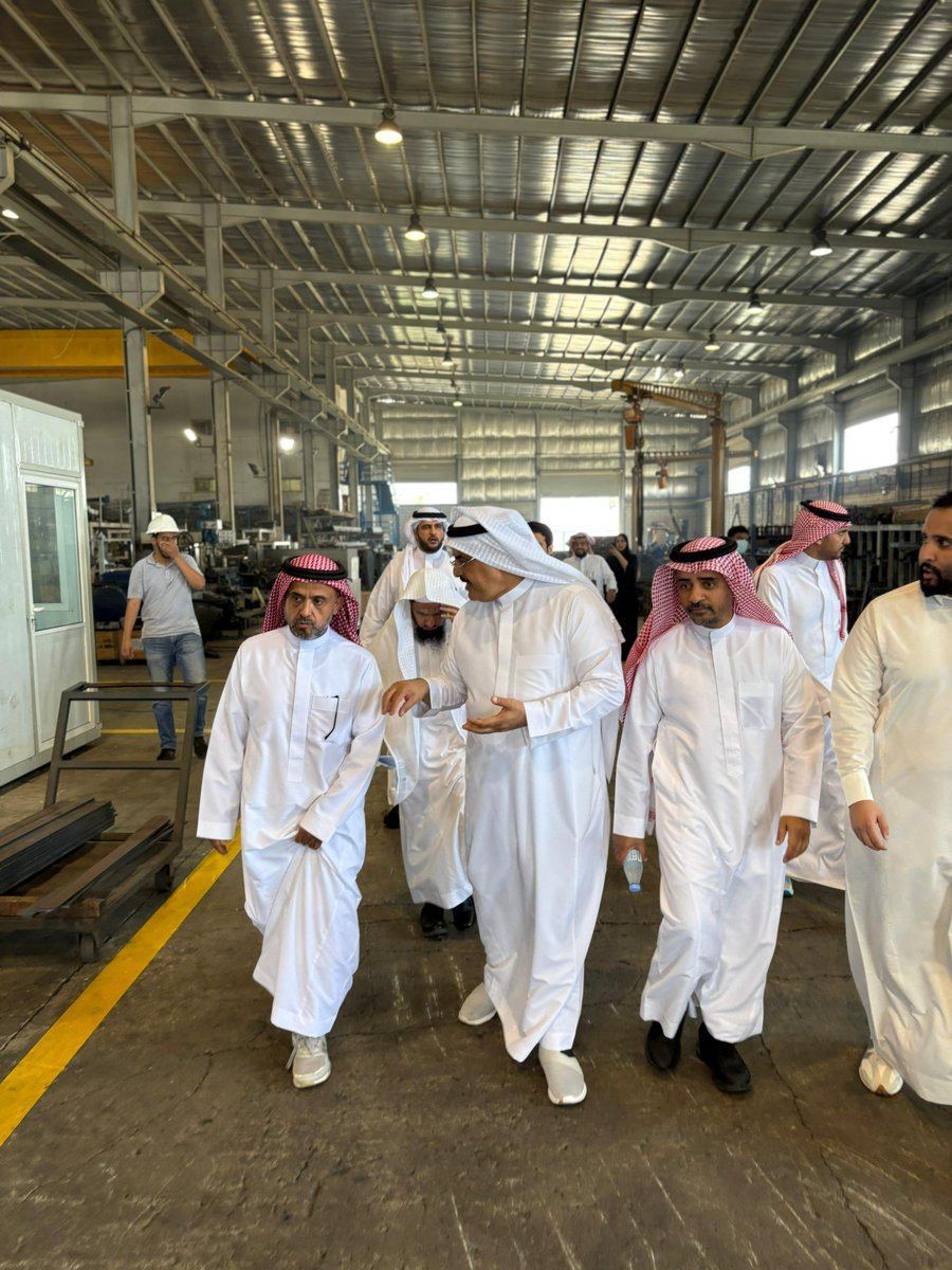 ALQIMMAQEC's tweet photo. تشرفت شركة معدات القمة في جدة بزيارة وكيل وزارة الصناعة والثروة المعدنية والفريق المرافق، في خطوة تجسّد اهتمام حكومتنا الرشيدة بالصناعة الوطنية.
نُعبر عن بالغ شكرنا وامتناننا لهذه الزيارة الكريمة التي كانت مصدر فخر ورفع لمعنويات فريق العمل، ودفعة قوية نحو مزيد من التطوير والإبداع.

ناقشنا التحديات، واستعرضنا الفرص، ووجدنا من الوكيل كل الإصغاء والتفاعل والدعم، في مشهد يعكس توجه المملكة الجاد نحو تمكين الصناعة كركيزة لرؤية 2030.

كل الشكر والتقدير لقيادتنا التي لا تدّخر جهدًا في تمكين أبناء الوطن وتعزيز اقتصادنا الوطني 🇸🇦
#وزارة_الصناعة 
#الصناعة_السعودية 
#معدات_القمة 
#رؤية_2030 

Alqimma Equipment Company – Jeddah had the great honor of welcoming the Deputy Minister of Industry and his accompanying team.

We extend our sincere thanks and appreciation for this esteemed visit, which uplifted our team’s morale and affirmed the government's unwavering support for national industry.

We discussed challenges, shared aspirations, and witnessed exceptional engagement and encouragement a testament to Saudi Arabia’s firm commitment to empowering the industrial sector in line with Vision 2030.

Our heartfelt gratitude to our leadership for continuously enabling progress, innovation, and economic strength. 🇸🇦
#SaudiIndustry
 #MinistryOfIndustry
 #Vision2030 
#Alqimma_Equipment