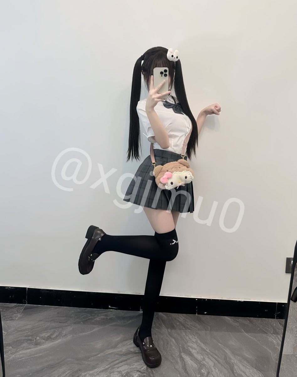 xgjmu0's tweet photo. 穿上衣服怕你认不出来我 https://t.co/liGt74nzgG