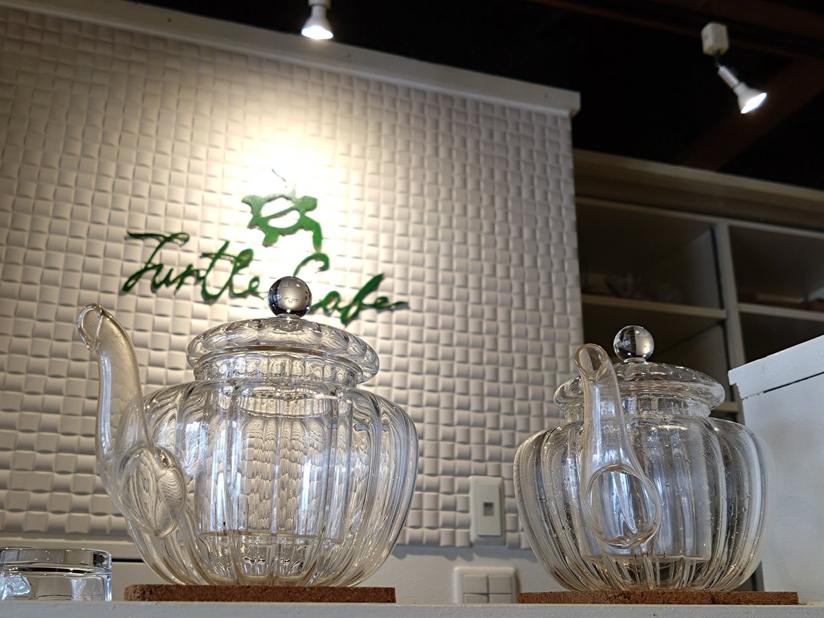 Folgore_Fulmine's tweet photo. カメが好きなわたし、お店の名前に惹かれて訪れました。
実はカスタマイズできるティラミス…
紅茶ベースの基本で、クリームのチーズをチョコに変更しました。
とろけるティラミス🤤とても美味しかったです✨️コーヒーも相まって贅沢なひとときとなりました。
#TurtleCafe
#ティラミス
#札幌カフェ https://t.co/inbm2l4jQ0