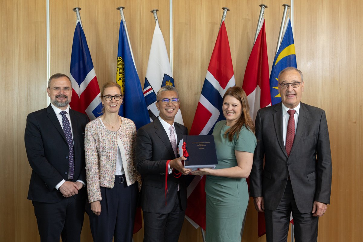 EFTAsecretariat's tweet image. 🇲🇾🤝 EFTA and #Malaysia have signed an economic partnership agreement in Tromsø, Norway. This milestone agreement includes areas such as economic cooperation, trade and sustainable development, intellectual property rights and much more.
🔗efta.int/media-resource…
#EFTATrade…