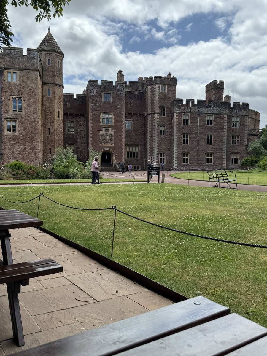 Seeing how the other half lived 🏰