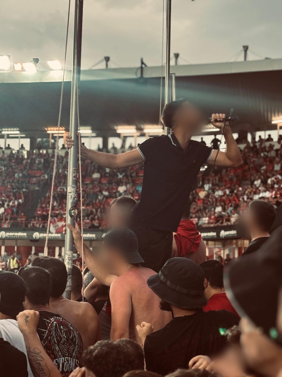Suki1886_'s tweet photo. Mai nirasss sol,
ni a Primera ni a Tercera Catalana,
et seguiré, Club Gimnàstic,
jo mai t’abandonaré🕸️🖤 https://t.co/2kFR5f4kPE
