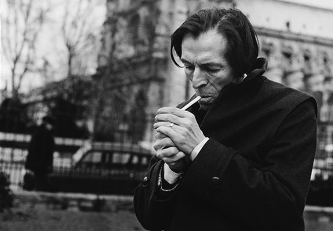 "La locura en muchos casos no consiste en carecer de razón, sino en querer llevar la razón que uno tiene hasta sus últimas consecuencias"

JULIO RAMÓN RIBEYRO.