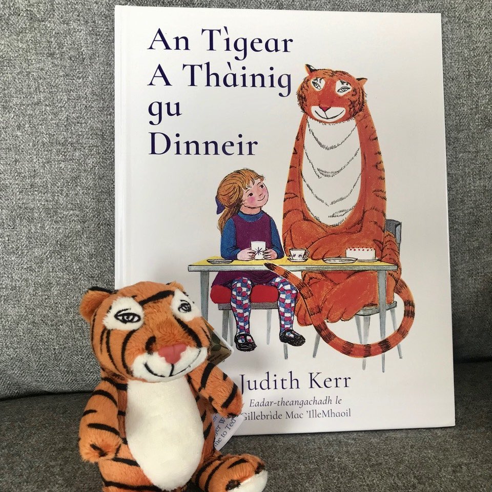 rddikstrabooks's tweet image. 🐯 Big news! We're launching An Tìgear a Thàinig gu Dinneir, Judith Kerr’s much-loved story, now in #Gaelic thanks to @Gillebride on 30 June.
📻 @BBCRnG will be reviewing it soon, to air on Naoi gu Deich. Keep an ear out!
#JudithKerr #BelleMedia #GaelicBooks @BookSource1