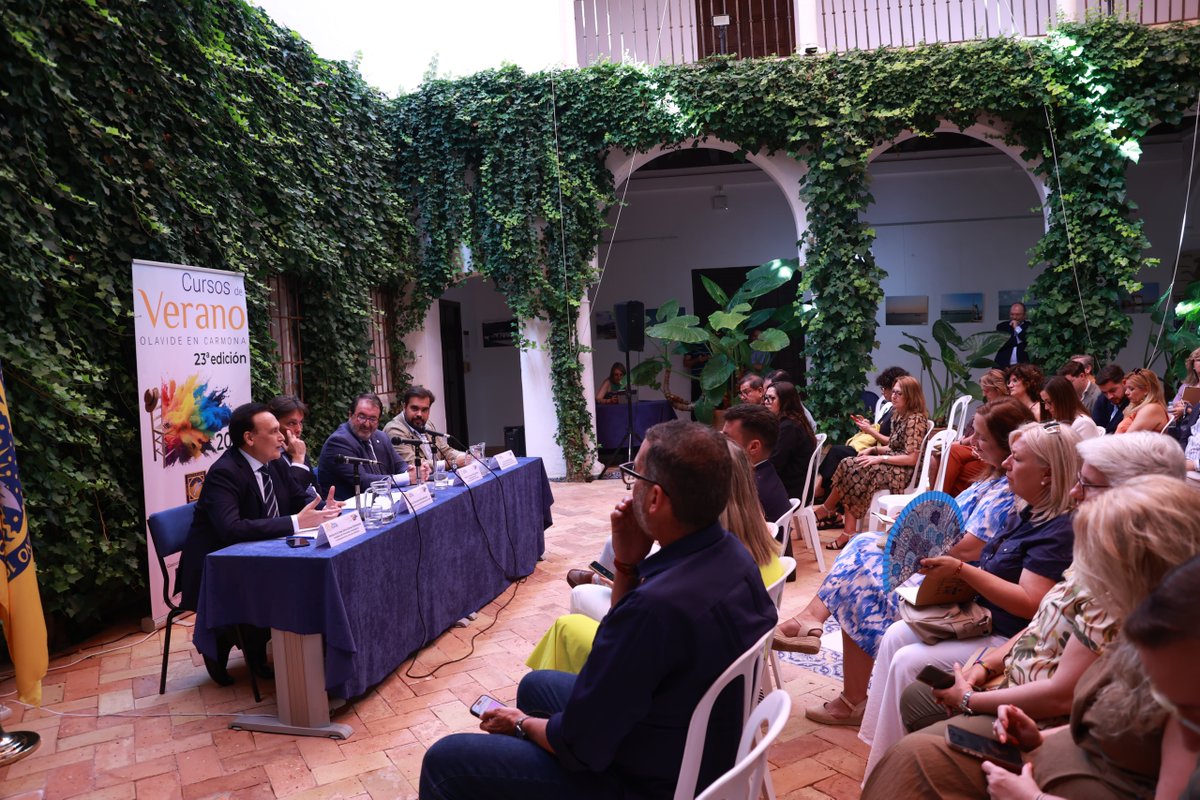 UniversidadAnd's tweet image. 📍 El consejero de Universidad inaugura el taller ‘Diálogos globales: España y Andalucía en el siglo XXI’, dentro de los Cursos de Verano de la #UPO.

🌍 Reivindica una #Andalucía más abierta al mundo, que aporta riqueza y conocimiento.

🔗 lajunta.es/5q8yy