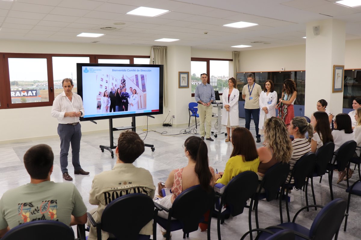 HSJD_Aljarafe's tweet photo. 👩⚕️🧑⚕️Hoy hemos dado la bienvenida a 14 nuevos profesionales que se suman al @HSJD_Aljarafe, hemos conocido sus historias y compartido los valores que nos inspiran:
🫴 #Hospitalidad
✅#Calidad
🫶#Respeto
💙#Responsabilidad
💭 #Espiritualidad
#SomosSJD #SanJuandeDios #HSJDA https://t.co/1aJtgqVH2W