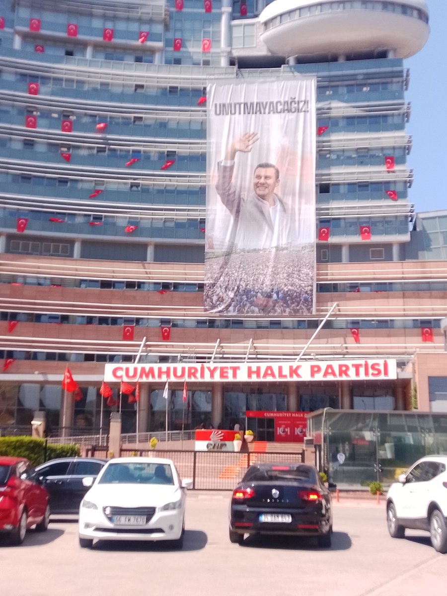 <a href="/eczozgurozel/">Özgür Özel</a> Başkanım, <a href="/ciglibelediyesi/">Çiğli Belediyesi</a>'de bizim emeğimizi yok saydı. 16 Temmuz 2024 tarihinde kapınızı çaldık bizi mecliste ağırladınız. Evlerinize geri dönün Çiğli Belediye Başkanı ve ilçe Belediye Başkanları ile görüşeceğim dediniz. Bu gün 23 Haziran 2025 biz hala sizden gelecek olumlu