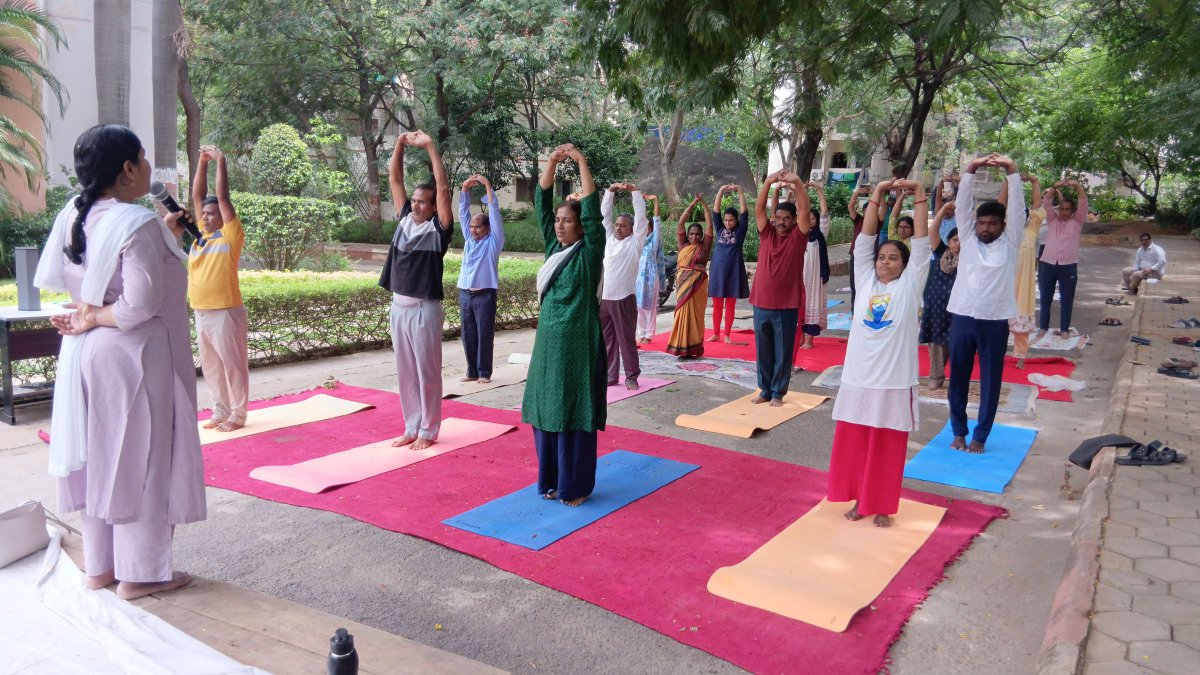 cessicssr's tweet photo. Centre for Economic and Social Studies (CESS), Hyderabad organized Yoga Sangam, flagship signature event of 11th International Day of Yoga (IDY) on 21st June 2025. Prof. E. Revathi, Director, CESS along with nearly 65 members actively participated in the Yoga session.

#IDY2025 https://t.co/En0Zw1vVO0