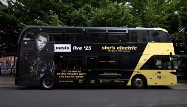 supersoniclwt's tweet image. and if a double-decker oasis bus crashes into us