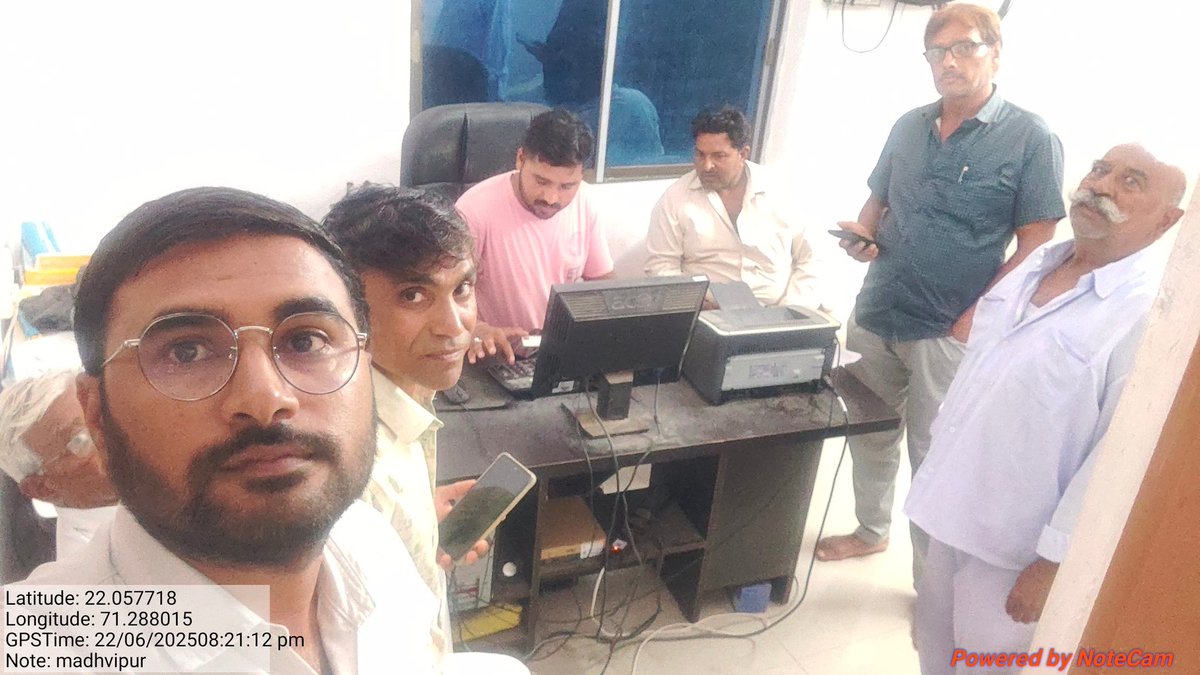 jetani_n's tweet photo. રાજકોટ જિલ્લાના જસદણ તાલુકાના વિવિધ ગામોમાં રાત્રી કેમ્પ દ્વારા ફાર્મર રજીસ્ટ્રેશન ની કામગીરી કરવામાં આવી રહી છે.... @Guj_Gramsevak @Gramsevak1972 @DDORAJKOT1 @DaoRajkot @RaghavjiPatel @GujAgriDept https://t.co/slkMXM4A5G