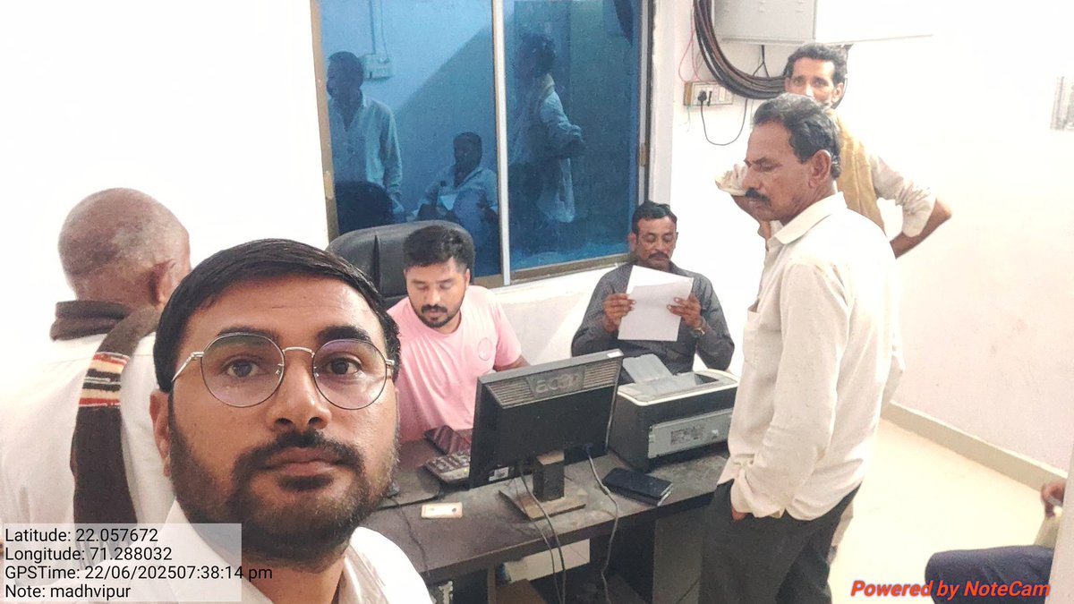 jetani_n's tweet photo. રાજકોટ જિલ્લાના જસદણ તાલુકાના વિવિધ ગામોમાં રાત્રી કેમ્પ દ્વારા ફાર્મર રજીસ્ટ્રેશન ની કામગીરી કરવામાં આવી રહી છે.... @Guj_Gramsevak @Gramsevak1972 @DDORAJKOT1 @DaoRajkot @RaghavjiPatel @GujAgriDept https://t.co/slkMXM4A5G