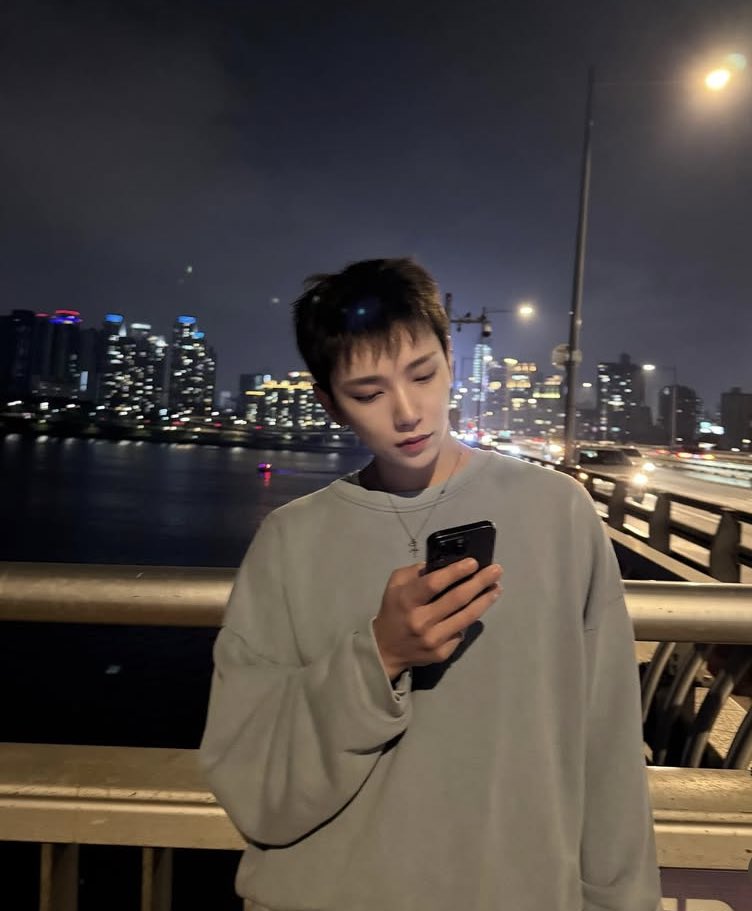 shuasmedia's tweet photo. another late night walk post by joshu_acoustic 🌌 https://t.co/4JgMnQdqzp