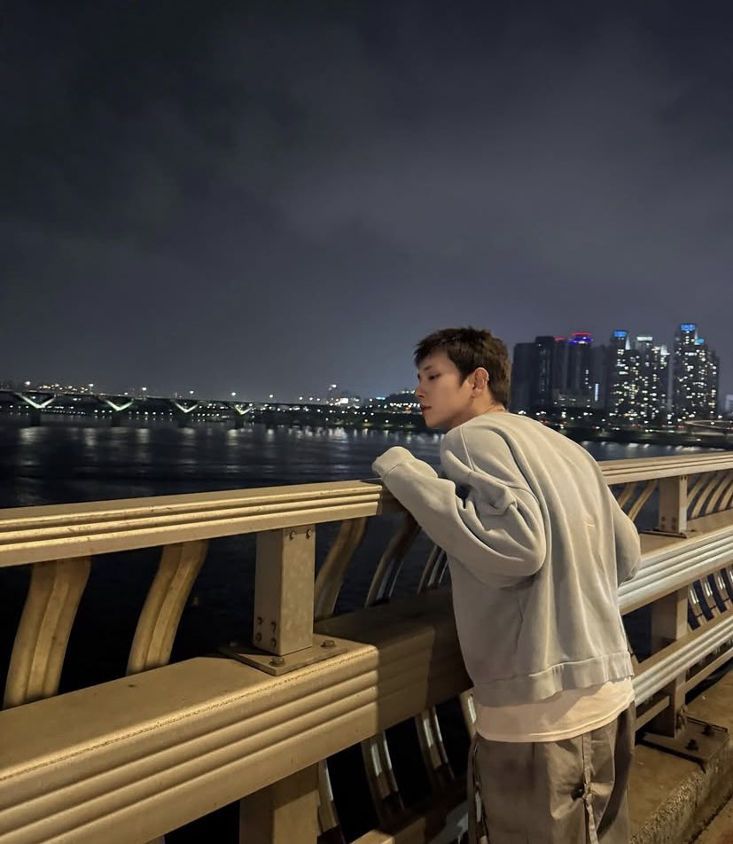 shuasmedia's tweet photo. another late night walk post by joshu_acoustic 🌌 https://t.co/4JgMnQdqzp