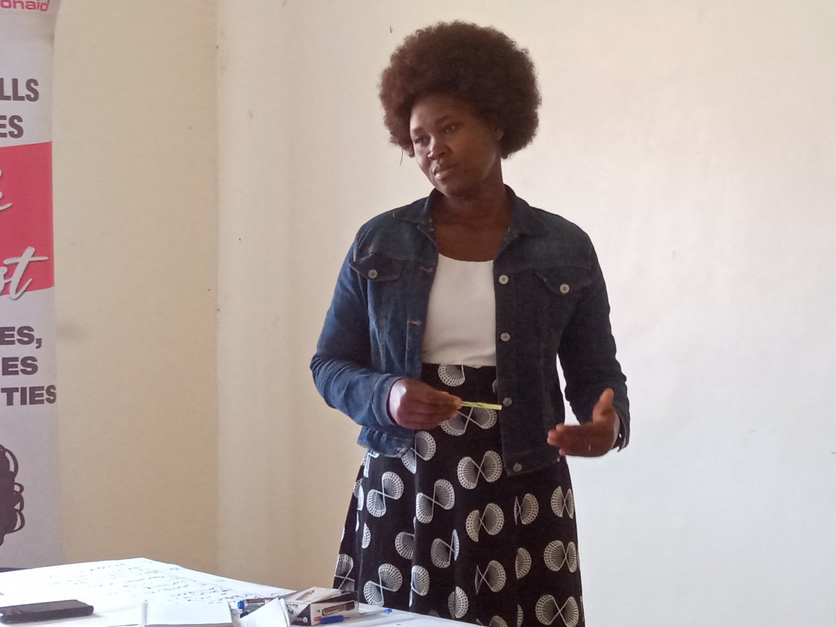Akundaboona's tweet photo. As women leaders we should continue to raise awareness on the dangers of Female Genital Mutilation (FGM), so the people know. @actionaiduganda 
#HighLeveDialigueOfWomenLeadersToEndFGM https://t.co/FPTkWSLajT