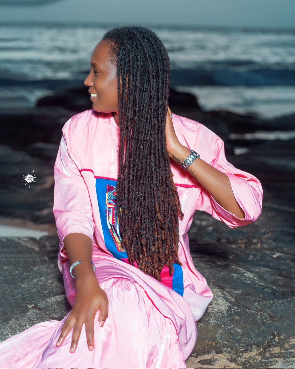 binette_binta's tweet image. Bonjour la famille , je suis ambassadrice d'une marque capillaire pour les locskés et Afro qui s'appellent Xouslou Hair, je suis en phase teste et fur à mesure je vous tiens informé pour la gamme des locskes.🥰
#routinecapillaire 
#dreadlocks
#Collaboration