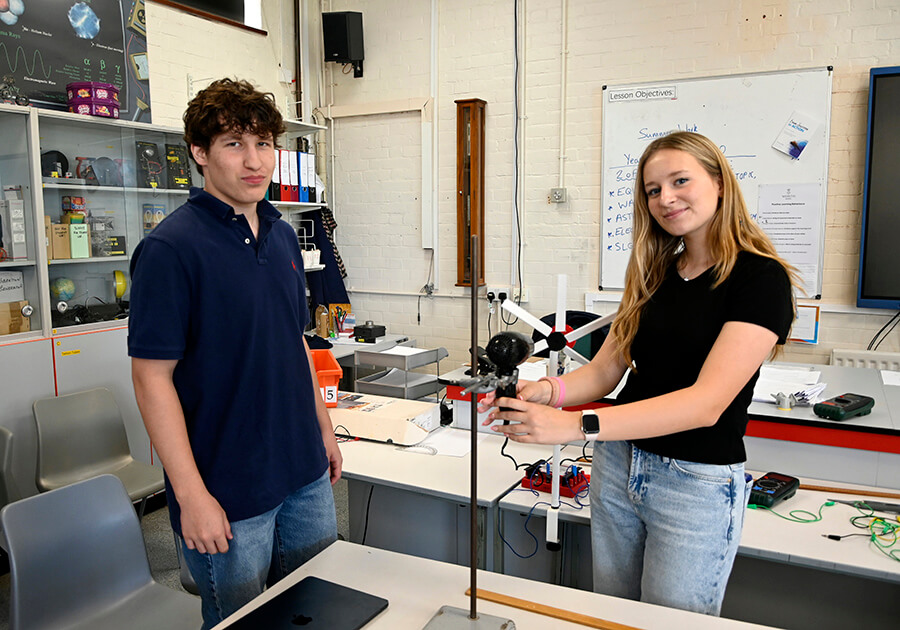 Students taking the IB Diploma at Worth worked as teams in carrying out a series of experiments and investigations as part of the annual Collaborative Science Project. Read more here: tinyurl.com/5n8avk77
#science #IBDiploma #sixthform #projects #experiments #investigations