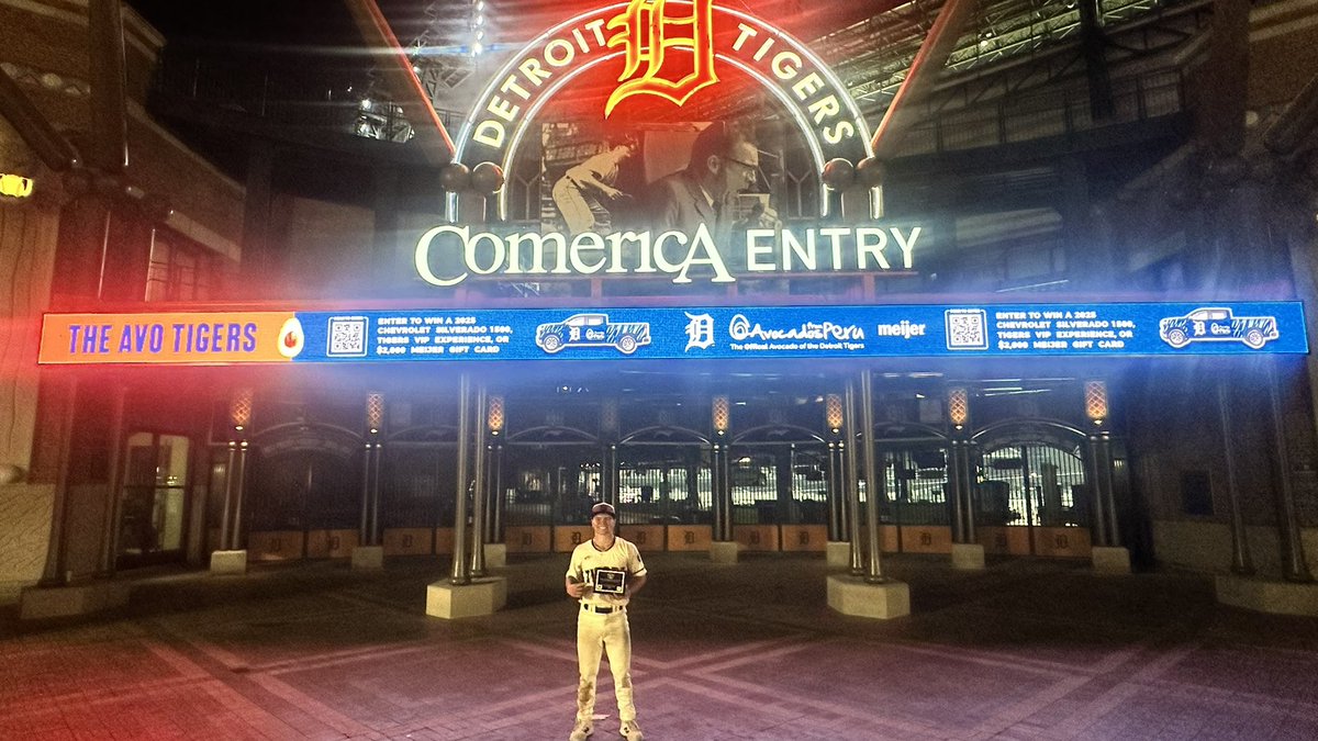 OfficialHitDogs (@official_hitdog) on Twitter photo Our very own Jake Leonard comes away with the MVP for the HS All Star game played at Comerica Park. What a great way to end your HS career! Go be great at EMU! <a href="/BeermanTrevor/">Trevor Beerman</a> <a href="/EMU_Baseball/">EMU Baseball</a> <a href="/baseballcrazy00/">Tony Leonard</a> Our very own Jake Leonard comes away with the MVP for the HS All Star game played at Comerica Park. What a great way to end your HS career! Go be great at EMU! <a href="/BeermanTrevor/">Trevor Beerman</a> <a href="/EMU_Baseball/">EMU Baseball</a> <a href="/baseballcrazy00/">Tony Leonard</a>