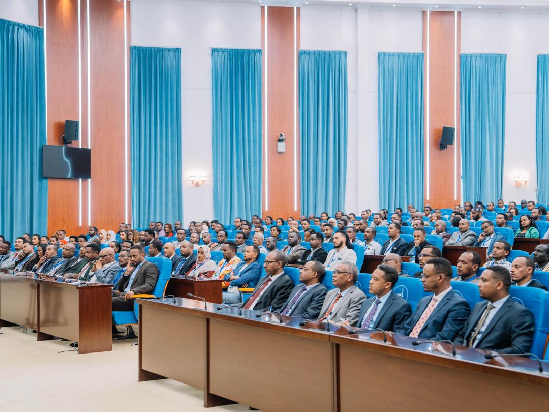 AbiyAhmedAli's tweet image. The final stakeholder discussions held today brought together media professionals from both the public and private sectors to explore industry-specific concerns and challenges. The media plays a vital role in Ethiopia’s development by keeping the public informed, promoting…