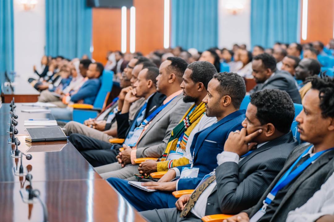 AbiyAhmedAli's tweet image. The final stakeholder discussions held today brought together media professionals from both the public and private sectors to explore industry-specific concerns and challenges. The media plays a vital role in Ethiopia’s development by keeping the public informed, promoting…