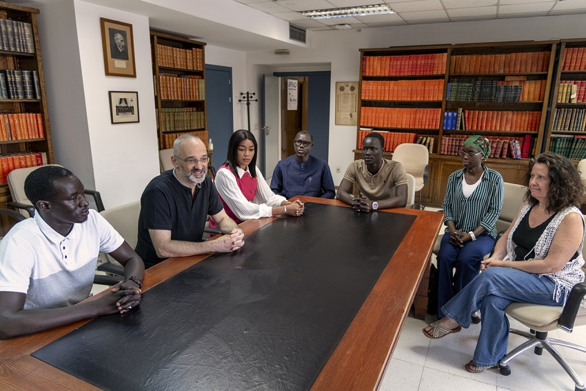 UCM Global (@oficinari_ucm) on Twitter photo 🌍 La <a href="/unicomplutense/">Complutense</a> llega a Senegal con #ErasmusPlus KA171 🇸🇳
El grupo TROPA colabora con la Univ. Cheikh Anta Diop <a href="/UCAD_Senegal/">Université Cheikh Anta Diop de Dakar</a> en clima, salud y educación.
📡 Ciencia que cruza fronteras.
🤝 Intercambio real: Madrid ↔ Dakar
👉 <a href="/TribunaComplu/">Tribuna Complutense</a>:
🔗 tribuna.ucm.es/news/erasmus-k… 🌍 La <a href="/unicomplutense/">Complutense</a> llega a Senegal con #ErasmusPlus KA171 🇸🇳
El grupo TROPA colabora con la Univ. Cheikh Anta Diop <a href="/UCAD_Senegal/">Université Cheikh Anta Diop de Dakar</a> en clima, salud y educación.
📡 Ciencia que cruza fronteras.
🤝 Intercambio real: Madrid ↔ Dakar
👉 <a href="/TribunaComplu/">Tribuna Complutense</a>:
🔗 tribuna.ucm.es/news/erasmus-k…