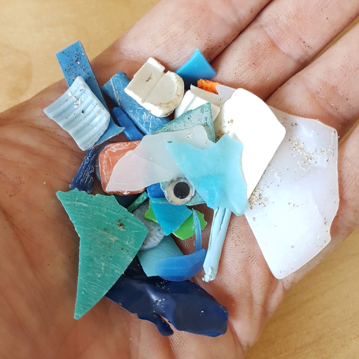 Prof. Christian Dunn (@christiandunn) on Twitter photo Microplastics + warming oceans = perfect storm.
Our new research from <a href="/BangorUni/">Bangor University</a> shows microplastic pollution & global warming are not separate crises.
They're working together; damaging the base of the marine food web.
This is why it matters - & what we can do about it🧵 Microplastics + warming oceans = perfect storm.
Our new research from <a href="/BangorUni/">Bangor University</a> shows microplastic pollution & global warming are not separate crises.
They're working together; damaging the base of the marine food web.
This is why it matters - & what we can do about it🧵