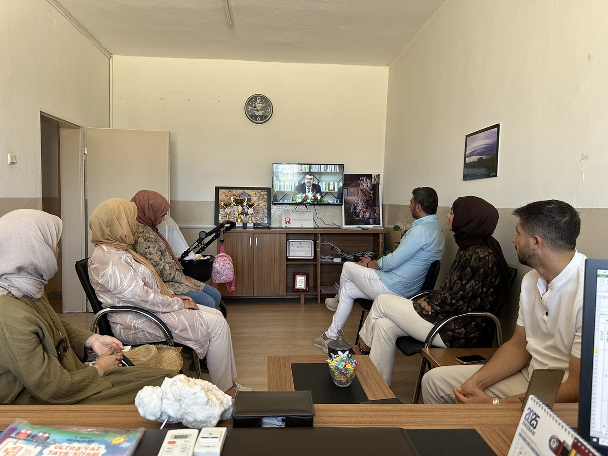 2024-2025 Eğitim Öğretim Yılı Sene Sonu Mesleki Çalışmaları kapsamında Bakanımız Sayın Yusuf Tekin’in açılış konuşmasını öğretmenlerimizle beraber takip ettik.
<a href="/Yusuf__Tekin/">Yusuf Tekin</a> 
<a href="/ali_eyyupkoca/">Ali Eyyupkoca</a> 
<a href="/klcengiz/">cengiz kılıç</a> 
<a href="/mardinilmem/">Mardin İl Millî Eğitim Müdürlüğü</a> 
<a href="/Dargecit_MEM/">Mardin Dargeçit ilçe Milli Eğitim Müdürlüğü</a>