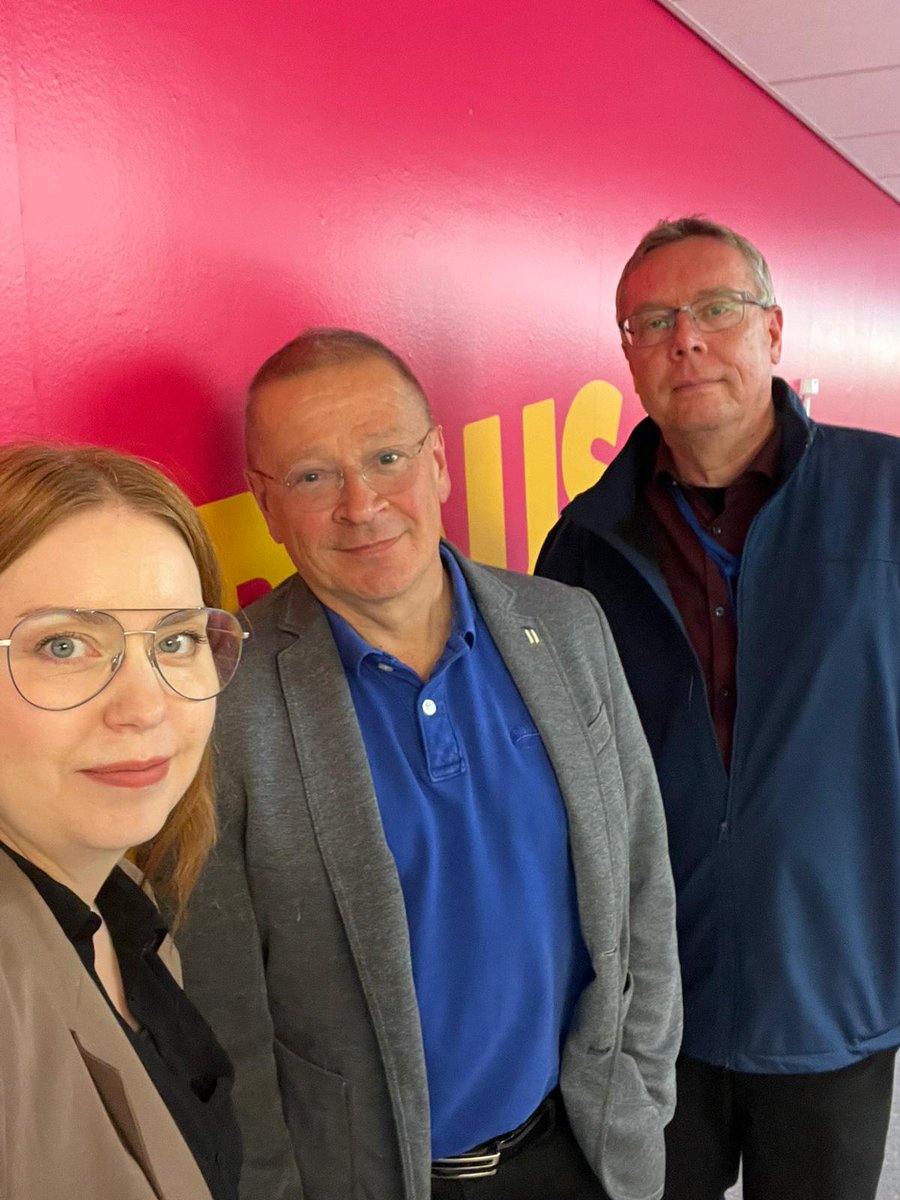 Miten Iran voi reagoida USA:n iskuihin? 

Miksi Israelin ydinaseisiin suhtaudutaan niin eri tavalla kuin Iranin ydinaseisiin? 

Studiossa professori Hannu Juusola <a href="/helsinkiuni/">University of Helsinki</a> ja Olli Ruohomäki <a href="/FIIA_fi/">FIIA</a>.

Kuuntele #Politiikkaradio Yle Areenassa:

areena.yle.fi/1-74449535