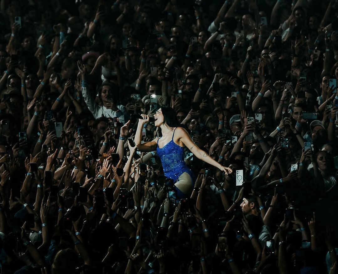 DUA LIPA HAS CRAZY AURA