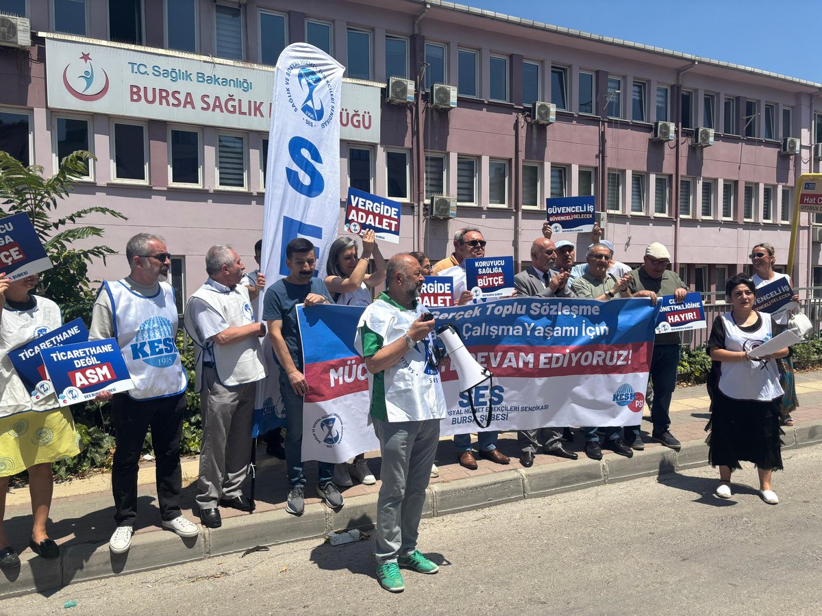 BursatarM's tweet image. İnsanca bir yaşam, İnsanca yaşanacak bir ücret, haklarımız, taleplerimiz ve geleceğimiz için Satış Sözleşmesi Değil Grevli Toplu Sözleşme İstiyoruz!! @TARIM_ORKAM_SEN @KESK1995