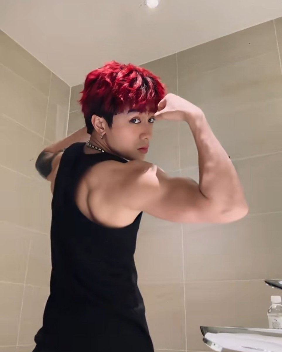gummykeun_'s tweet photo. alam nyo ba why sabay may joken kasi
green + red = 8
josh + ken = 7

ano ba pagkakaparehas nila?
muscles = 7
sando = 5 = 27
27 - 2 (kasi asan ba sila? nasa cr = 2letters) = 25!!

kasi diba december 25 pumunta si ken sa condo ni josh 🤠☂️ https://t.co/QdojvEOSHb