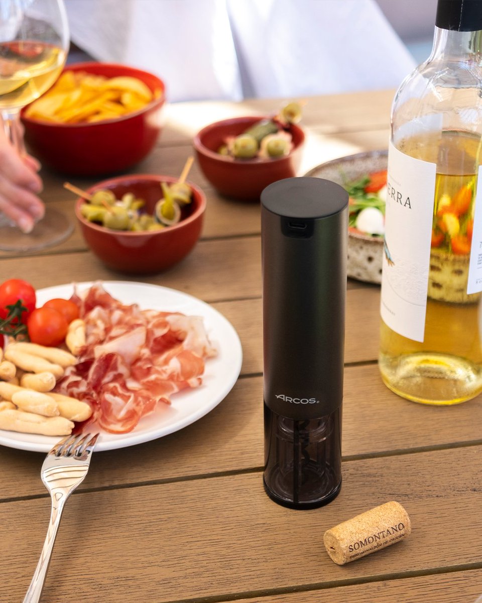A veces, todo empieza con un gesto🍷❤️ Nuestro sacacorchos es la opción perfecta para acompañar tus comidas de verano ☀️Descúbrelo aquí ➡️  arcos.com/es_ES/sacacorc…